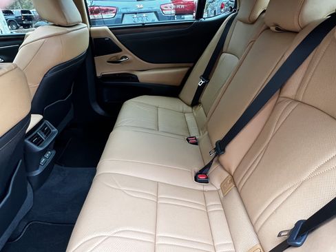 Used 2022 Lexus ES 300h Ultra Luxury image 33