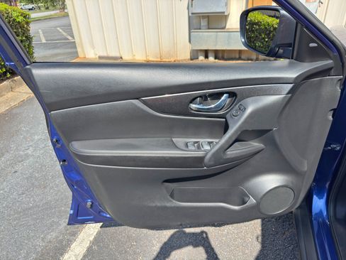 Used 2017 Nissan Rogue S AWD/4WD image 35