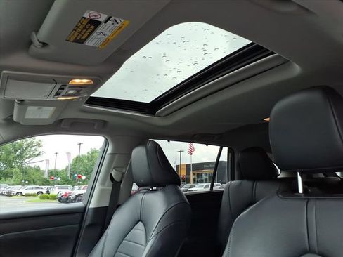 Used 2023 Toyota Highlander XLE AWD/4WD image 26