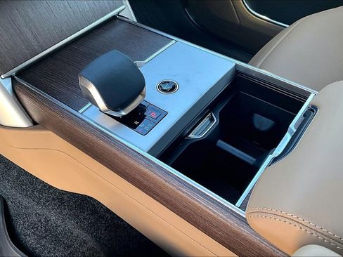 New 2026 Land Rover Range Rover Long Wheelbase SE image 8