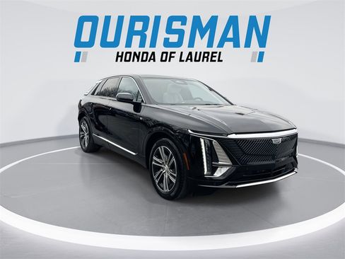 Used 2024 Cadillac Lyriq Luxury w/ LPO, Floor Liner Package image 2