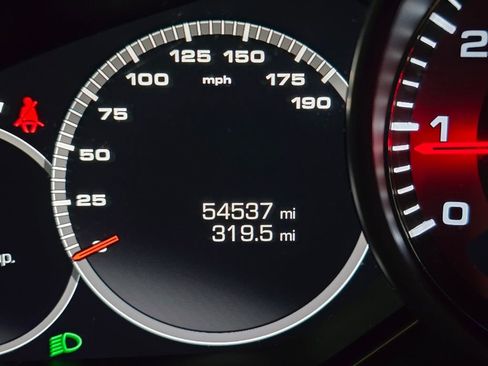 Used 2021 Porsche Cayenne GTS w/ Premium Package image 37