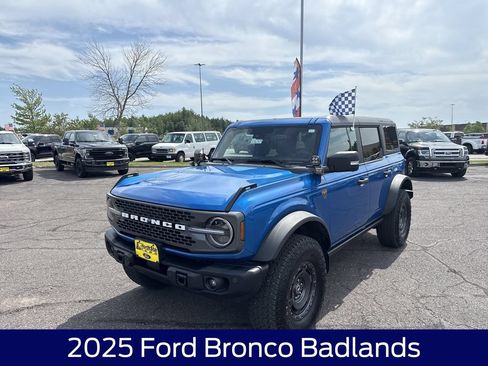 Used 2025 Ford Bronco Badlands AWD/4WD image 3