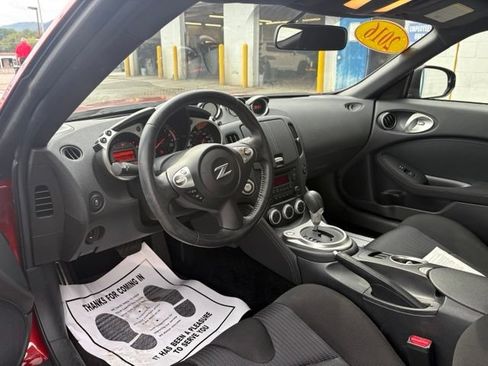 Used 2016 Nissan 370Z Coupe RWD image 3