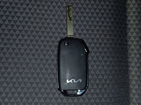 Used 2025 Kia Soul LX image 32