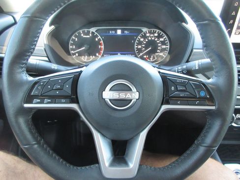 Used 2024 Nissan Altima 2.5 SL FWD image 23