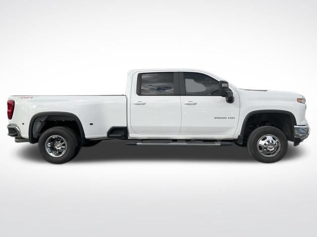 Used 2024 Chevrolet Silverado 3500 LT AWD/4WD image 8