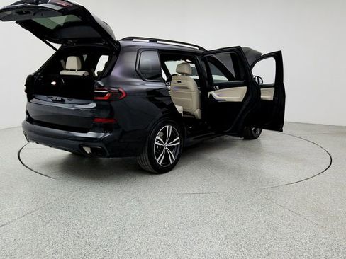 Used 2023 BMW X7 xDrive40i w/ M Sport Package image 11
