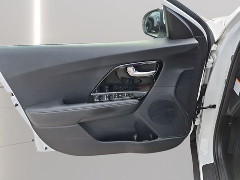 Used 2020 Kia Niro LXS FWD image 20