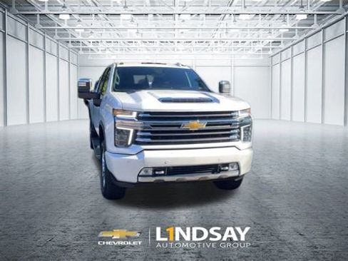 Used 2022 Chevrolet Silverado 2500 High Country w/ Technology Package image 4
