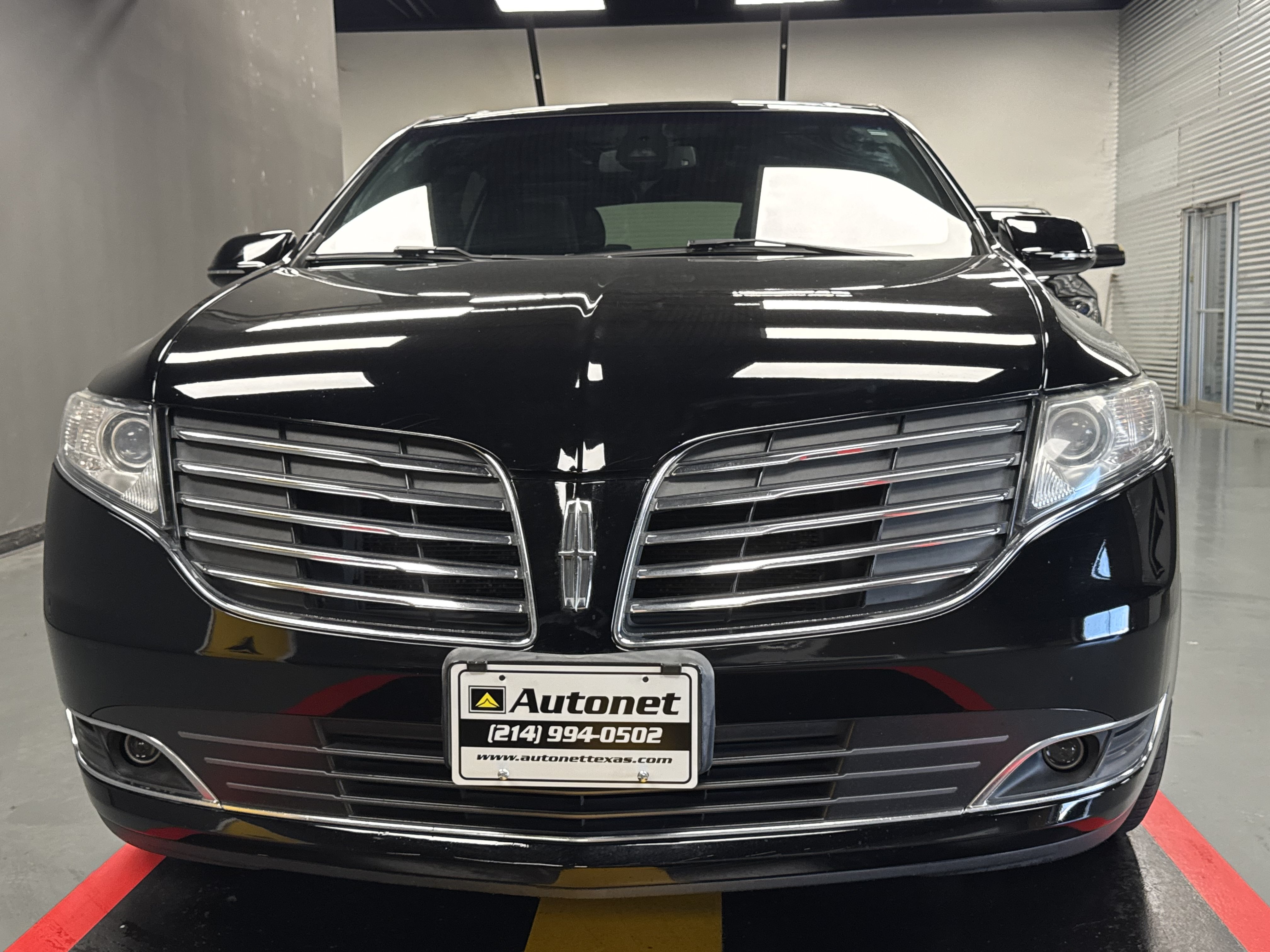 Used 2017 Lincoln MKT AWD image 3