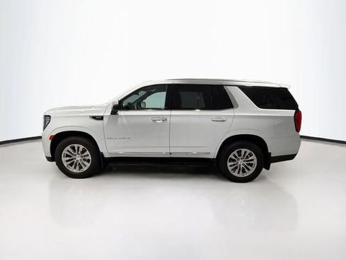 Used 2023 GMC Yukon SLT w/ SLT Premium Package image 4