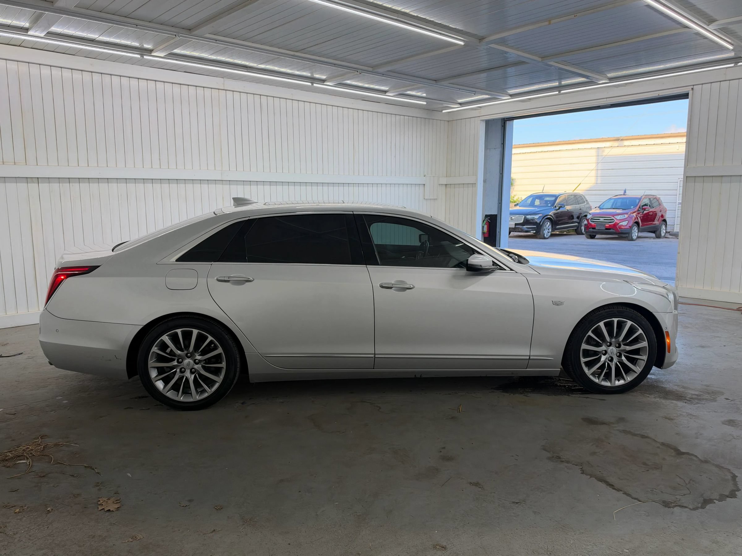 Used 2018 Cadillac CT6 Luxury AWD/4WD image 4