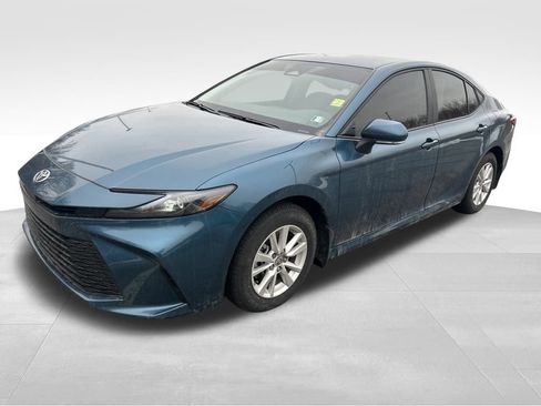 Certified 2025 Toyota Camry LE image 1