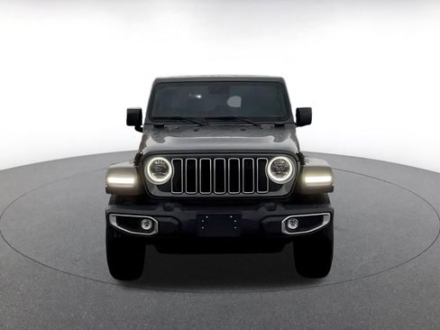 Used 2025 Jeep Wrangler Sahara image 3