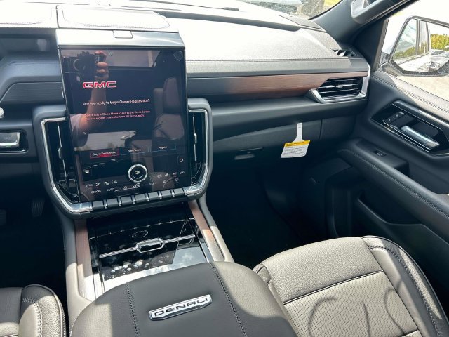 New 2026 GMC Yukon Denali w/ Denali Reserve Package AWD/4WD image 16