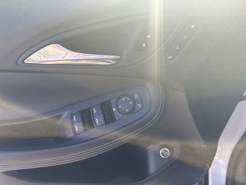 Used 2022 Buick Encore GX Essence w/ Experience Buick Package image 16