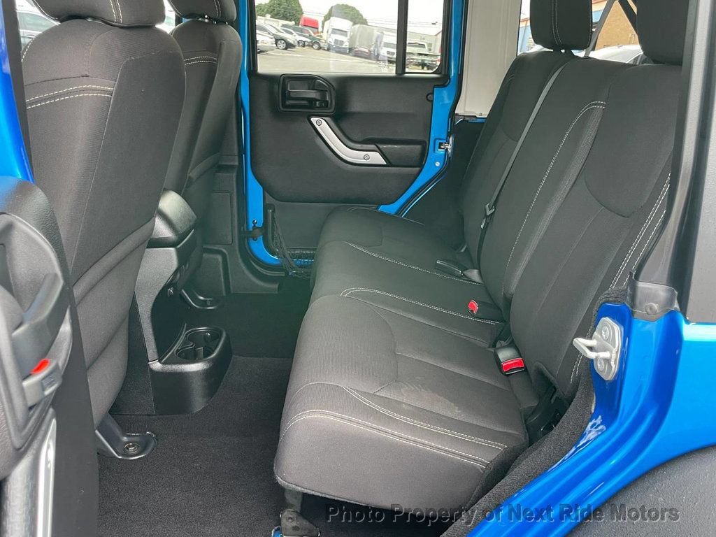 Used 2015 Jeep Wrangler Unlimited Rubicon w/ Connectivity Group AWD/4WD image 11