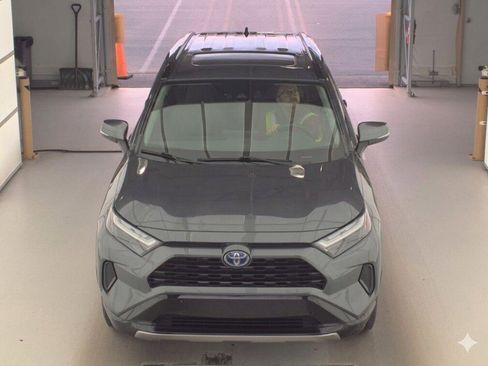 Used 2022 Toyota RAV4 SE w/ Convenience Package AWD/4WD image 6