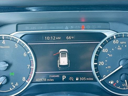 Used 2025 Nissan Pathfinder SV image 12