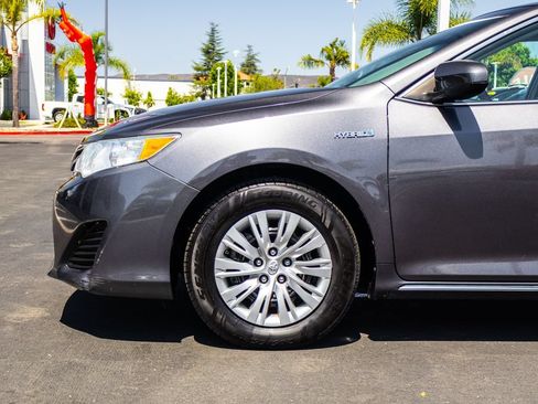Used 2014 Toyota Camry LE FWD image 7