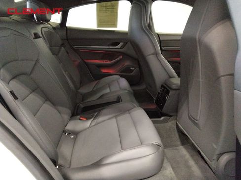 Used 2022 Porsche Taycan image 41