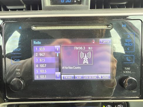 Used 2017 Toyota Corolla LE FWD image 11