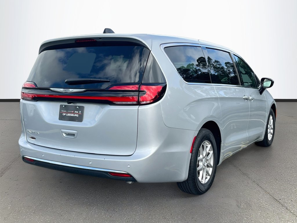Used 2026 Chrysler Pacifica Select FWD image 7