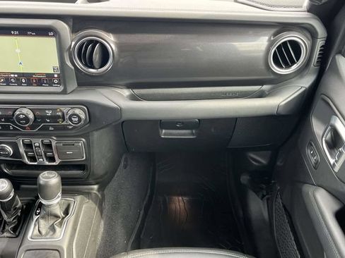 Used 2022 Jeep Wrangler Unlimited Sahara AWD/4WD image 18