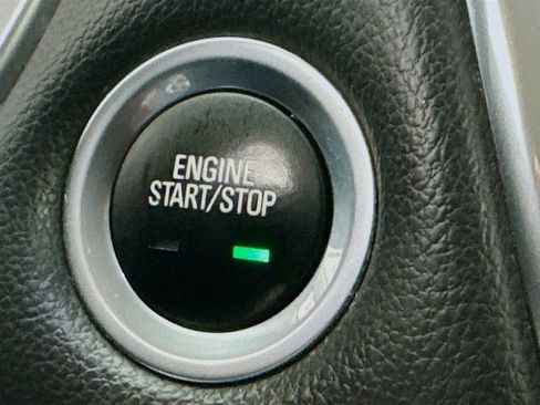 Used 2020 Chevrolet Traverse RS FWD image 19