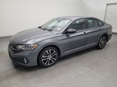 Used 2023 Volkswagen Jetta Sport image 2