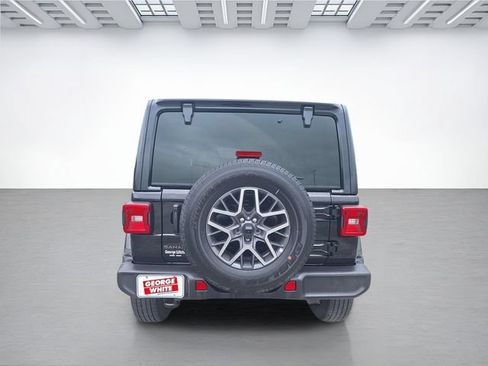 Used 2025 Jeep Wrangler Unlimited Sahara AWD/4WD image 5