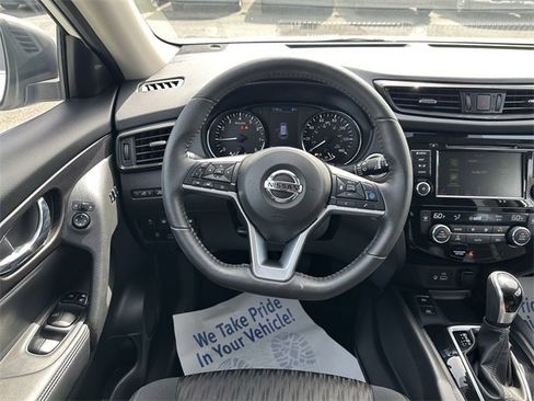 Used 2019 Nissan Rogue SV w/ Premium Package image 14