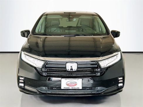 Used 2023 Honda Odyssey Elite image 2