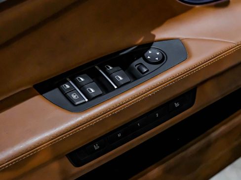 Used 2014 BMW 750i RWD image 47