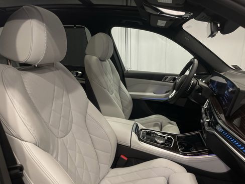 Used 2025 BMW X5 xDrive50e w/ Premium Package image 15