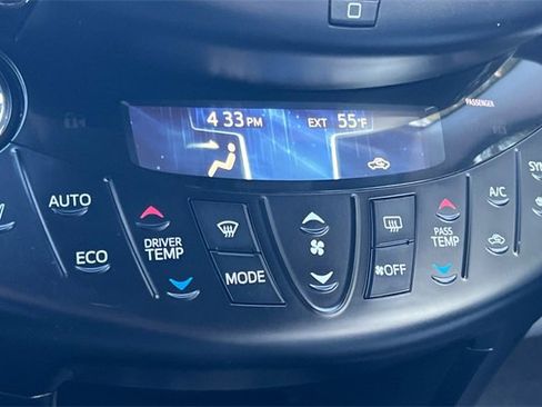 Used 2014 Toyota RAV4 EV image 23