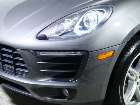 Used 2018 Porsche Macan image 16