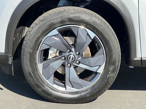 Used 2024 Nissan Rogue SV image 27