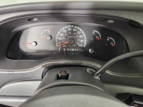 Used 2003 Ford E-150 and Econoline 150 Wagon RWD image 16