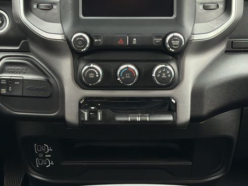 Used 2024 RAM 2500 Big Horn AWD/4WD image 19