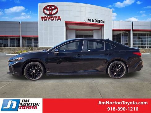 Used 2025 Toyota Camry SE image 5