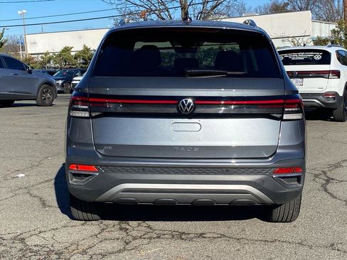 Used 2025 Volkswagen Taos SE image 4