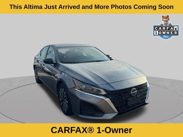 Used 2024 Nissan Altima 2.5 SV FWD image 2