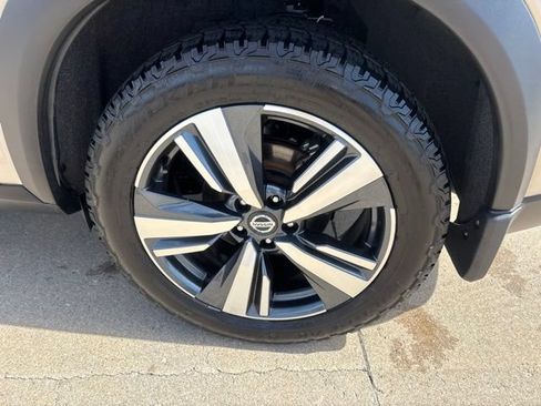 Used 2021 Nissan Rogue Platinum AWD/4WD image 14