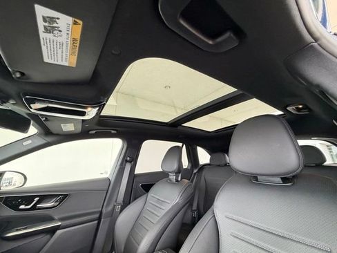 Used 2025 Mercedes-Benz GLC 300 4MATIC image 26