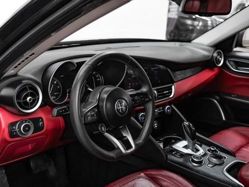 Used 2020 Alfa Romeo Giulia w/ Nero Edizione RWD image 3
