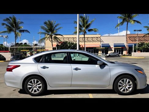 Used 2016 Nissan Altima 2.5 S w/ Power Driver Seat Package FWD image 4