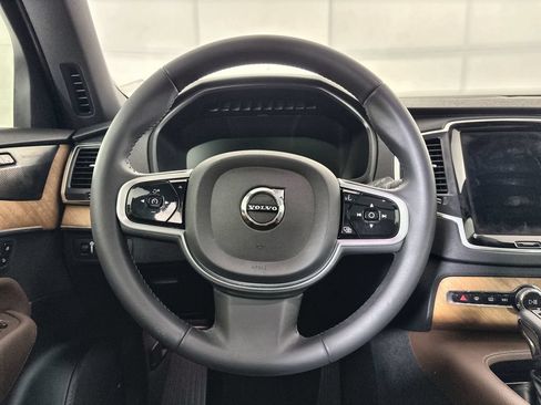 Used 2022 Volvo XC90 T6 Momentum w/ Protection Package Premier AWD/4WD image 11