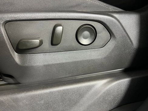 Used 2023 Chevrolet Silverado 1500 LT image 22